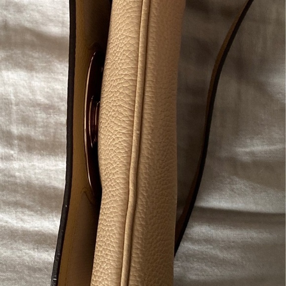 Coach - Picture 10 of 12